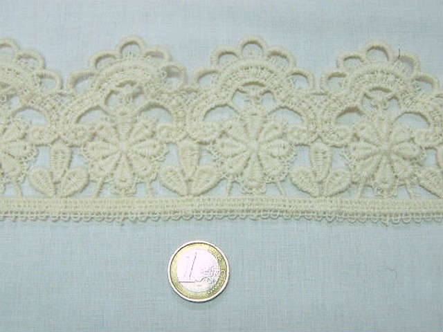 Macrame ecru fleurs et finition petales 2