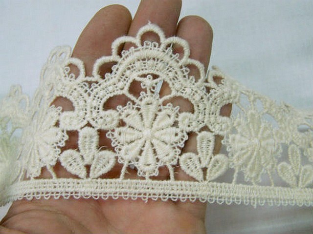 Macrame ecru fleurs et finition petales 3