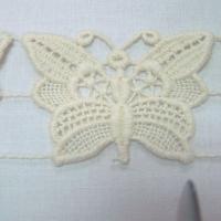Macrame ecru motif papillon 1