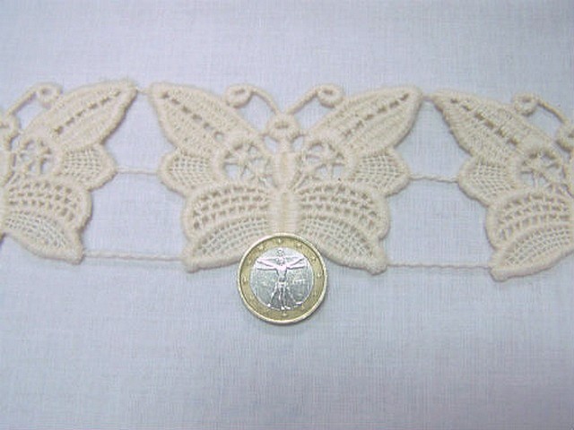 Macrame ecru motif papillon 2