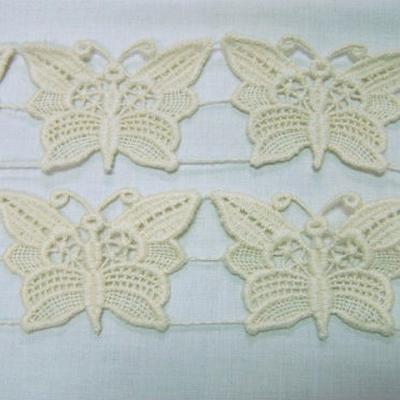 Macrame ecru motif papillon 3 