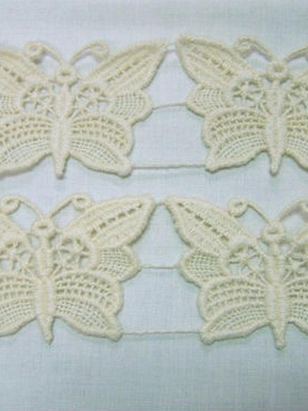 Macrame ecru motif papillon 3 