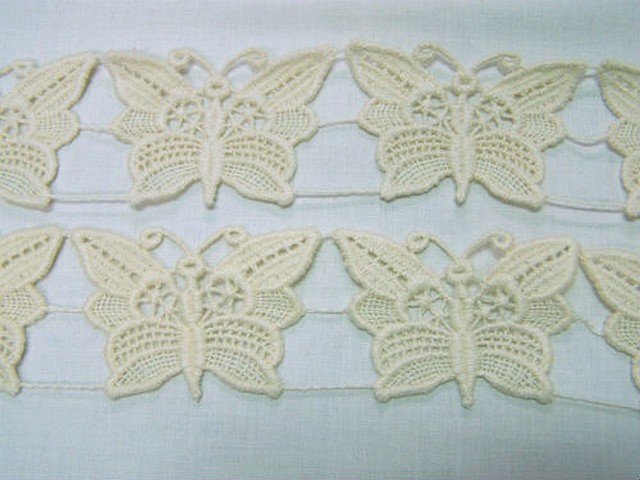 Macrame ecru motif papillon 3