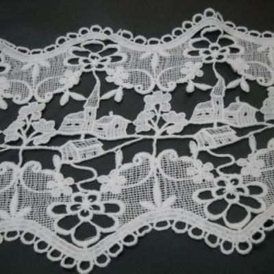 Macrame joli village blanc casse 2 