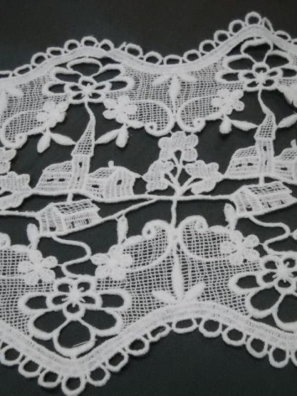 Macrame joli village blanc casse 2 