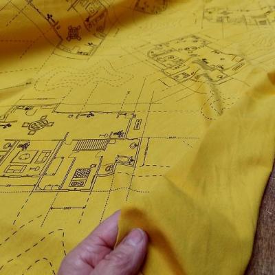 Maille coton jersey jaune safran motif plan de maison rigolote 4 
