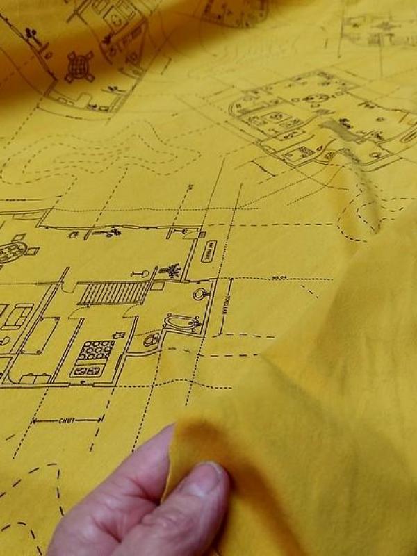 Maille coton jersey jaune safran motif plan de maison rigolote 4 