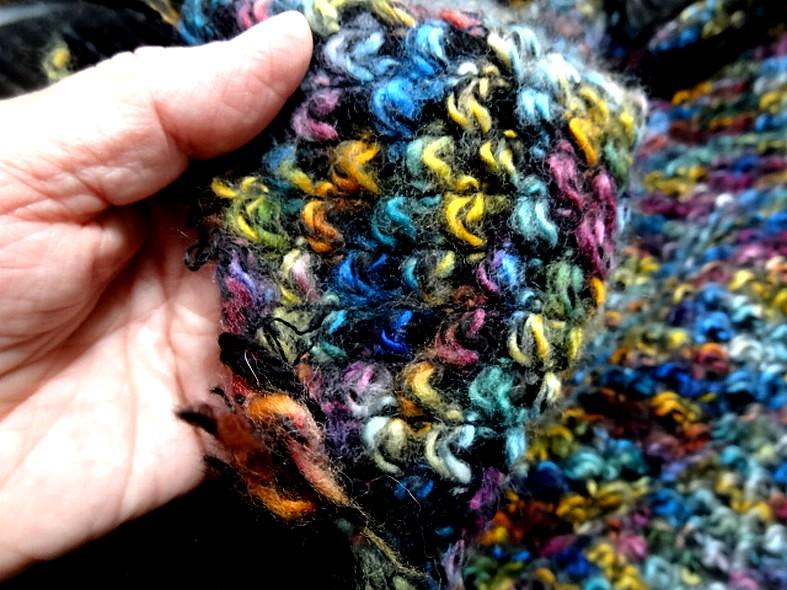 Maille epaisse bouclee multicolore 2