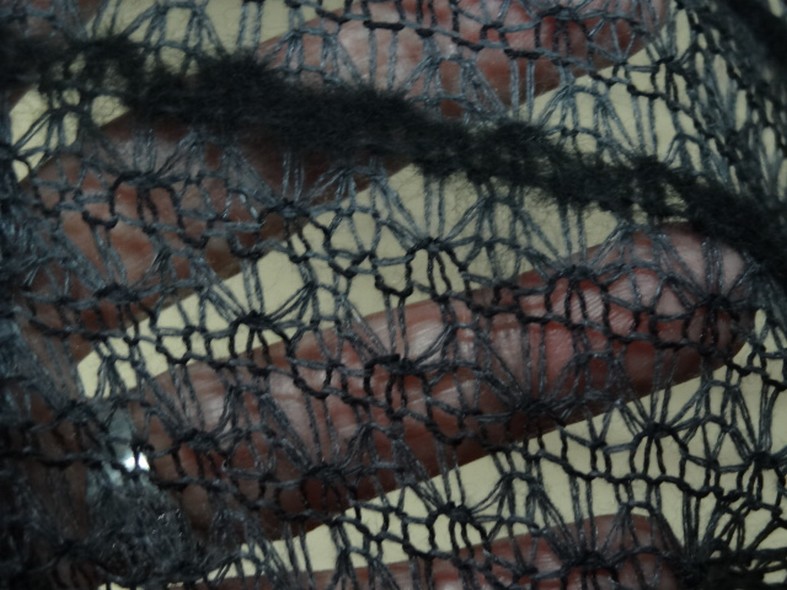Maille fantaisie ajouree gris moyen et noir 8