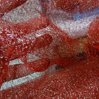 Maille fine rouge metallise argent 2