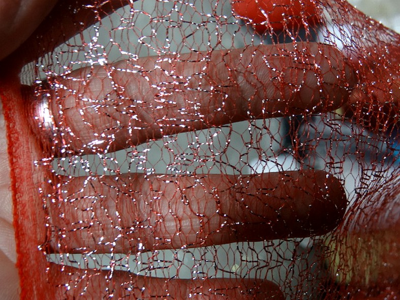 Maille fine rouge metallise argent 4