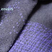 Maille laine et lin mousseuse aubergine brodee fil coton violet facon artisanale 6