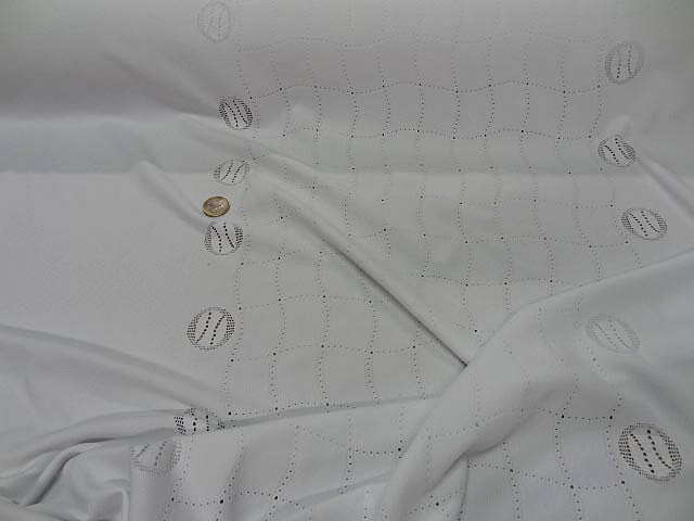 Maille lycra blanche motif central carreaux ondules 1