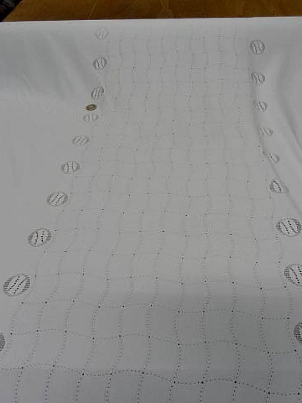 Maille lycra blanche motif central carreaux ondules 3 