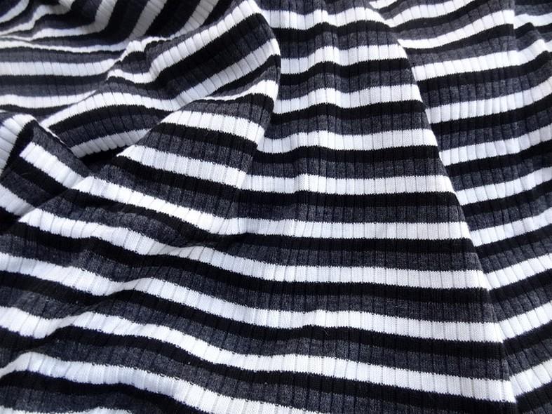 Maille melangee grosse cotes tubulaire rayee blanc noir gris 1
