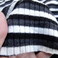 Maille melangee grosse cotes tubulaire rayee blanc noir gris 4