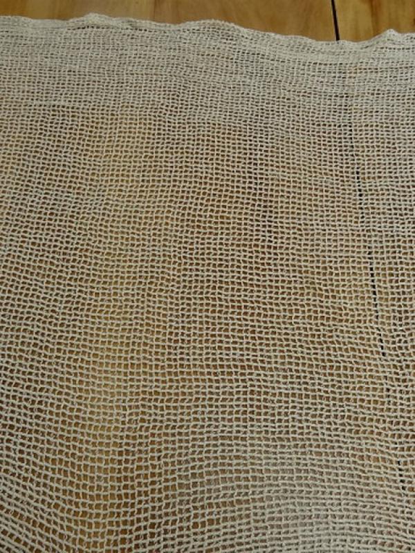 Maille ou resille quadrillee large ecrue en coton lin 1 
