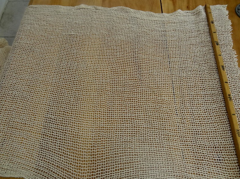 Maille ou resille quadrillee large ecrue en coton lin 1