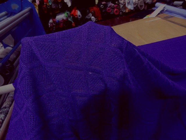 Maille tricotee motif carreaux indigo 3