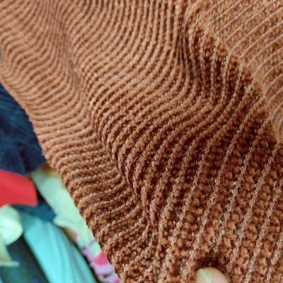 Maille velours chenille cotelee marron caramel 2 