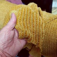 Maille velours chenille cotelee moutarde dore 1 