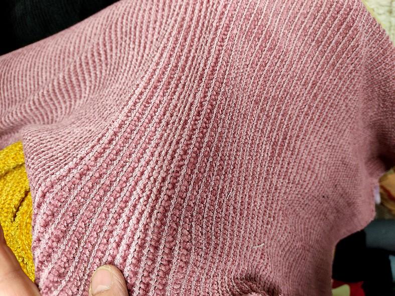 Maille velours chenille cotelee rose indien 1
