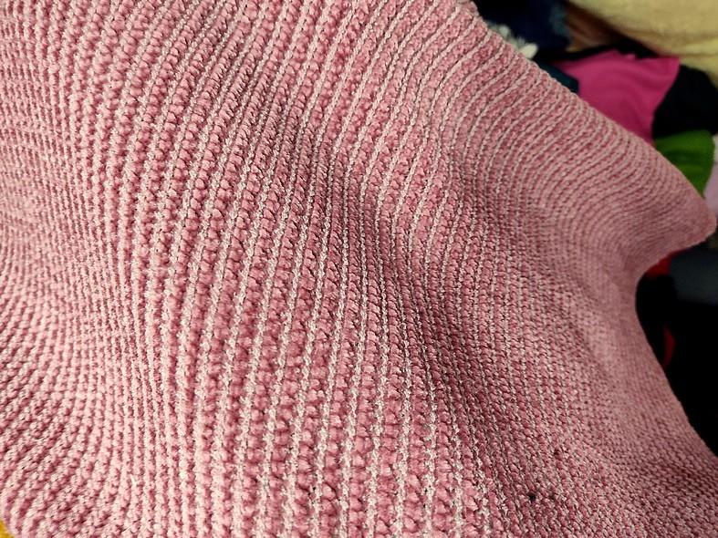 Maille velours chenille cotelee rose indien 3