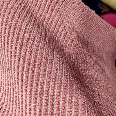 Maille velours chenille cotelee rose indien 4 