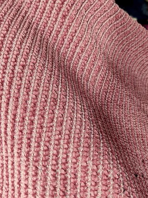 Maille velours chenille cotelee rose indien 4 