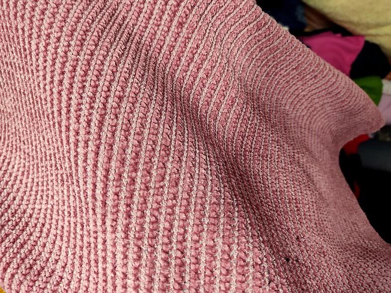 Maille velours chenille cotelee rose indien 4