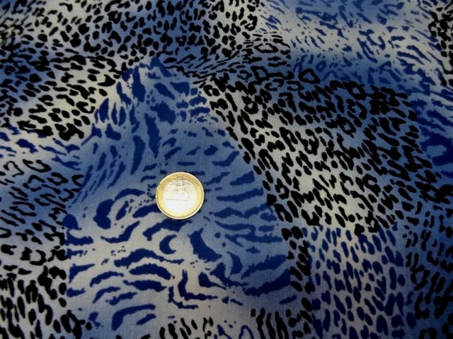 Microfibre imprimee fauve ton bleu blanc et noir0 2