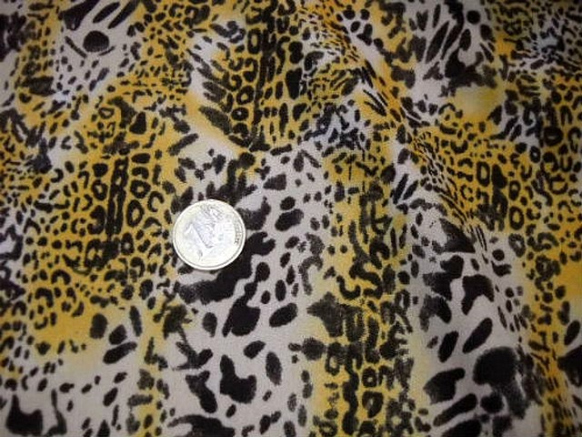 Microfibre motif leopard safran noir blanc