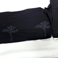 Motif fleur stylisee brodee noire sur lycra