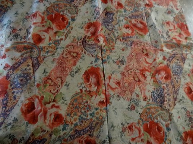 Mousseline beige fleurs et cachemire corail 1