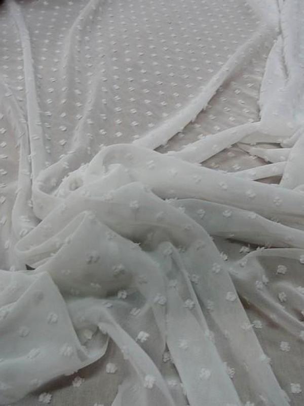 Mousseline blanc casse a plumetis 2 