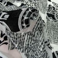 Mousseline blanche devoree velours motif celte noir et blanc 2 
