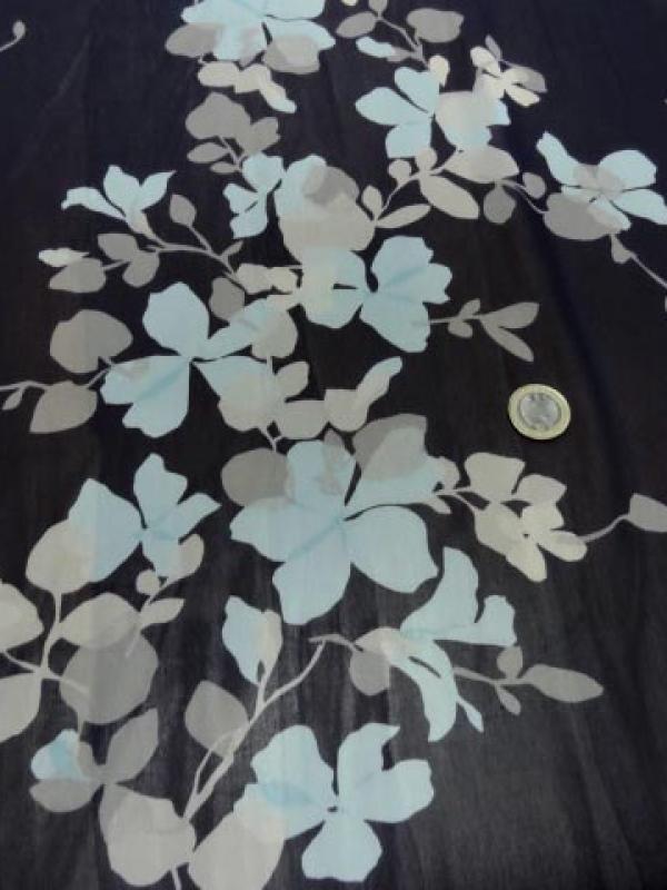 Mousseline bleu marine imprimee fleurs pastel 3 