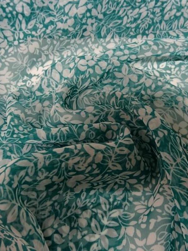 Mousseline vert bleuté et blanc motif semi de fleurs 2