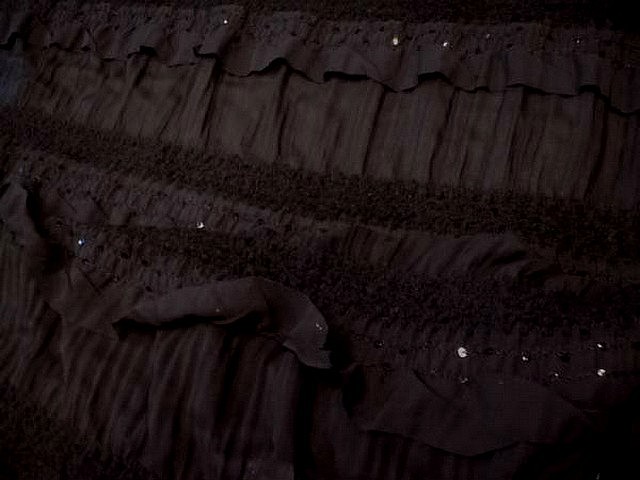 Mousseline chocolat a volants sequins et broderies 2