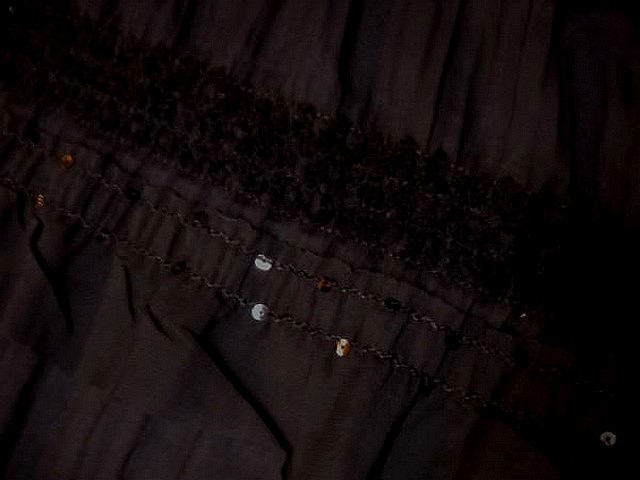 Mousseline chocolat a volants sequins et broderies 3