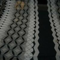 Mousseline crepon noire larges bandes motif orbes blanc gris 1