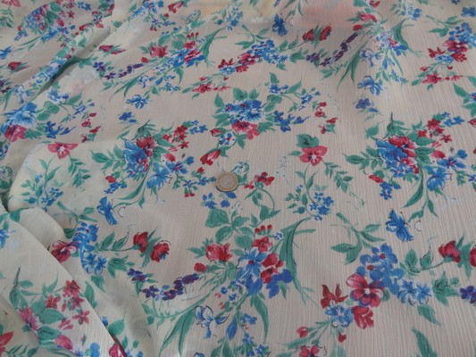 Mousseline crépon polyester grège fleuri 01