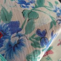 Mousseline crépon polyester grège fleuri 03