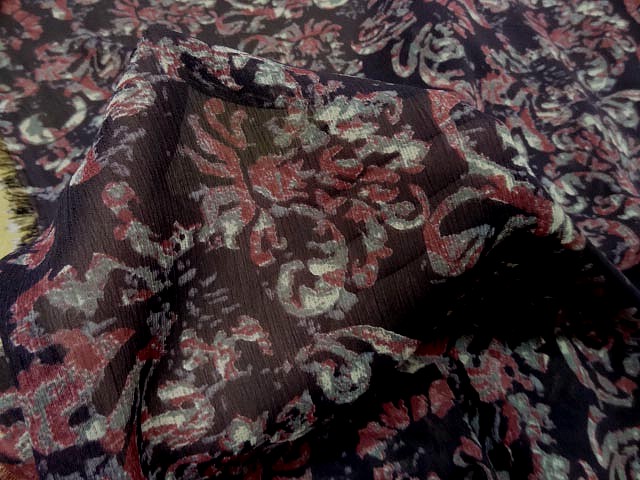 Mousseline crepon prune motifs classiques marbres 2