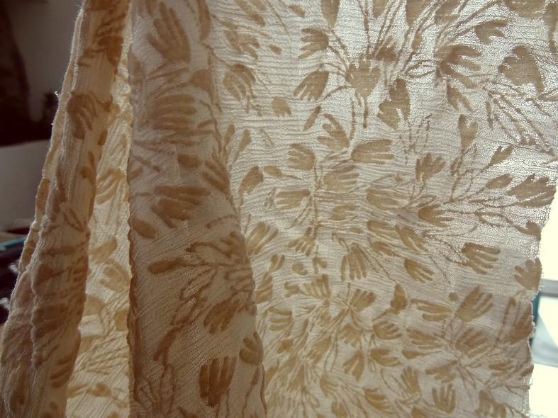 Mousseline crepon velours devore motif fleuri 4
