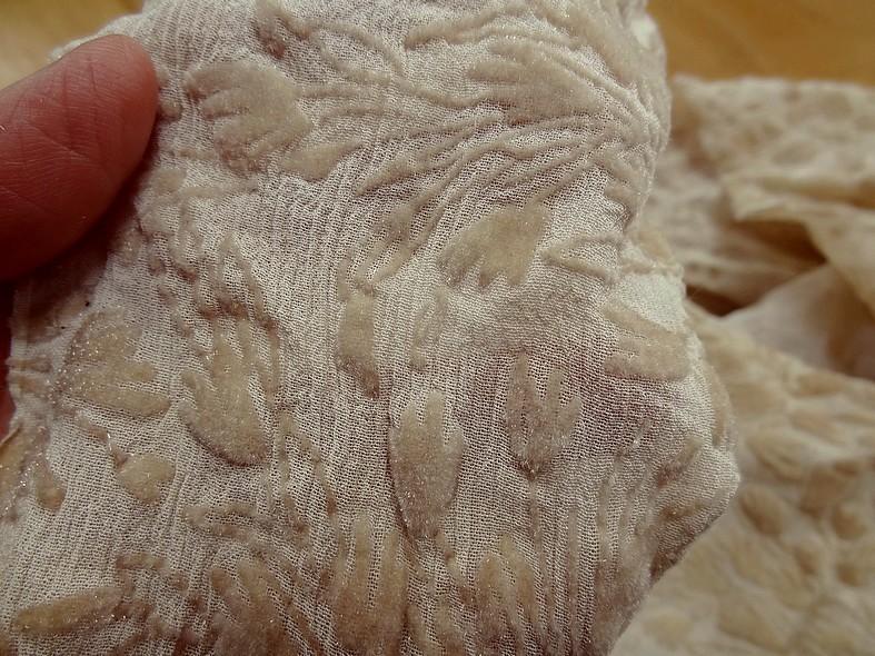 Mousseline crepon velours devore motif fleuri 5