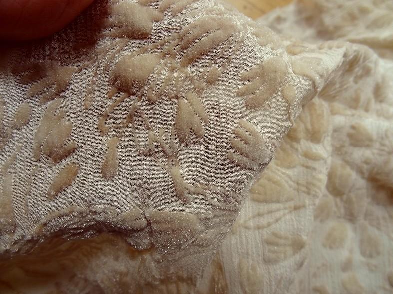 Mousseline crepon velours devore motif fleuri 6