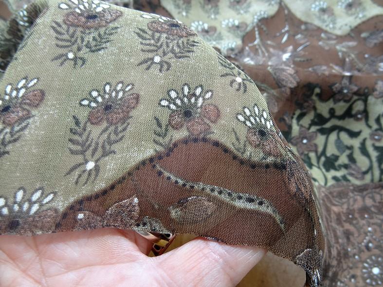 Mousseline de crepe ton terre et kaki 5