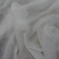 Mousseline de soie blanc casse creponnee 1 