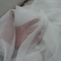 Mousseline de soie blanc casse creponnee 2 